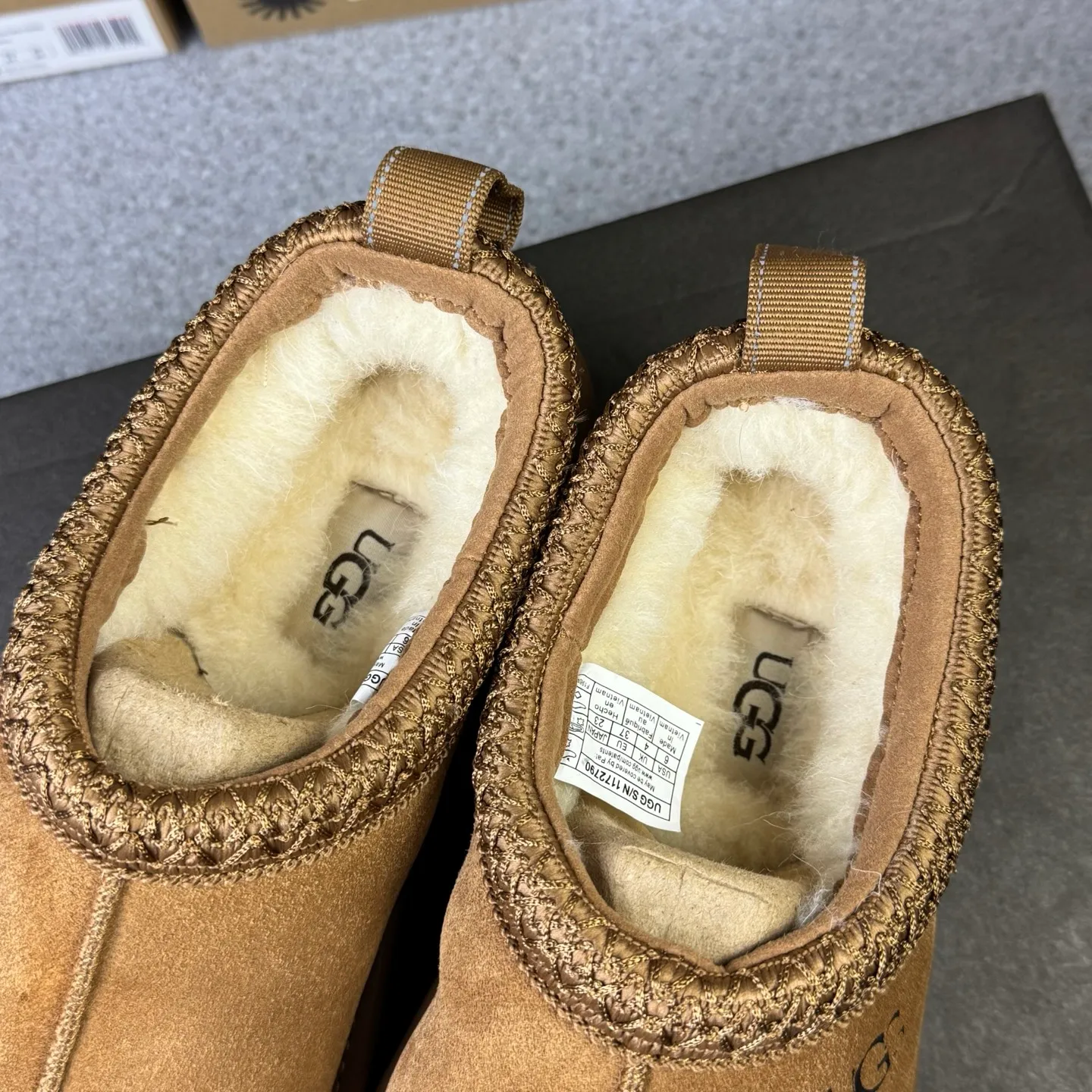 Pick up locally 💰520. The core recommendation is good price. The platform is exclusively for foreign trade. UGG Tasman GTX winter neutral snow shoes 1172790. Produced by ten-year-old brand shoemaking factory production line. Pay attention to every detail. Longfeng A-grade genuine sheep fur. Completely built in accordance with the ZP process. Size: 35 36 37 38 39 40 41 42 43 44 45
